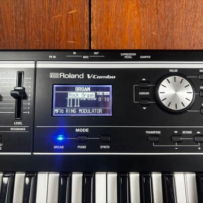 Roland V-Combo VR-09-B 61-key Stage Performance Keyboard w/ gig bag image 4