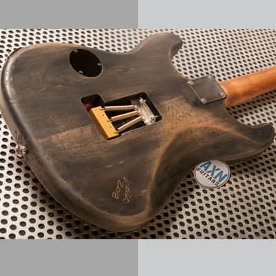 AXN™ Model Two Guitar with 81' Artwork image 4