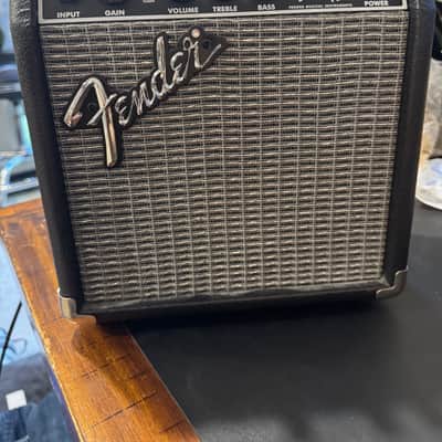Fender Frontman 10G 10-Watt 1x6" Guitar Practice Amp 2007 - Present - Black image 2