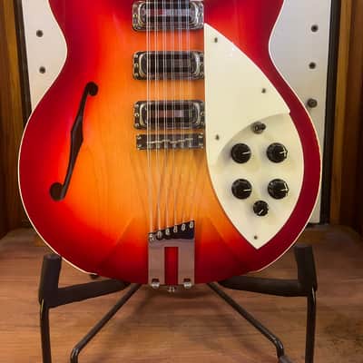 Pete Townshend Rickenbacker 1993Plus 12-string image 2