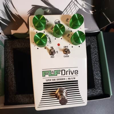 Warm audio Signature fluff drive 2025 - White with green knobs image 1