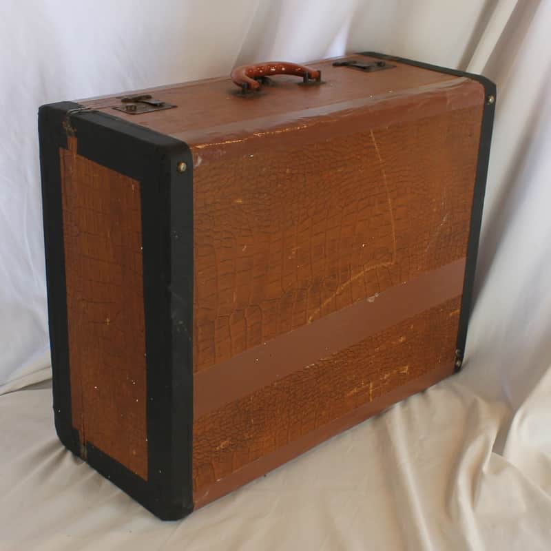 Italian Light Sienna Hard Case for Accordion 21.75" x 17" x 9.50" (55.25cm x 43cm x 24cm) image 1