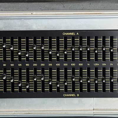 Yamaha Q2031B Dual-Channel Graphic Equalizer 2010s - Black image 1