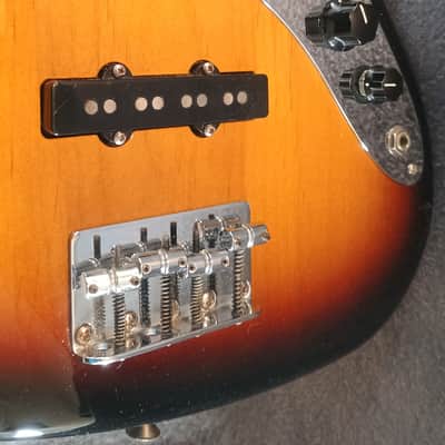 Fender Vintera '70s Jazz Bass Body 2012 3-Color Sunburst image 10