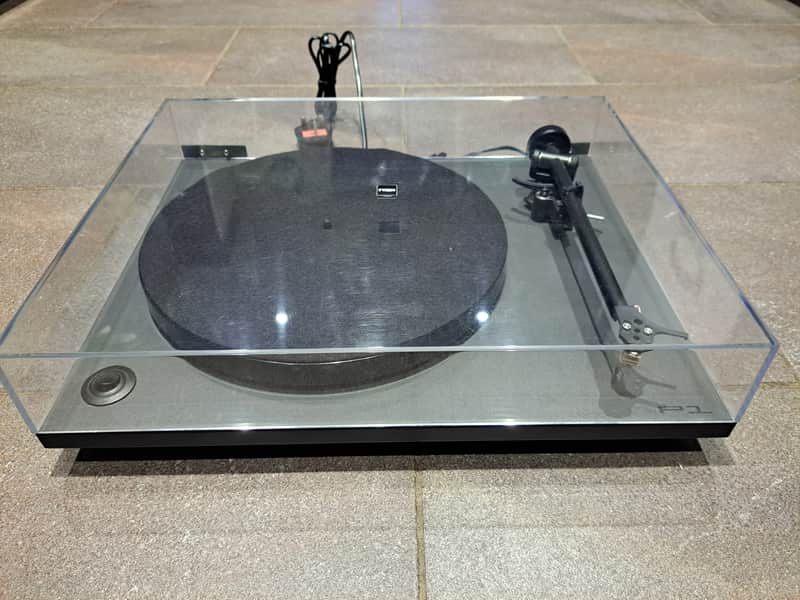 Rega RP1 2016 - Charcoal grey image 1