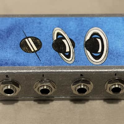 Saturnworks 2:4 Active Stereo Buffered Splitter / Buffer Pedal 2025 - Silver image 2