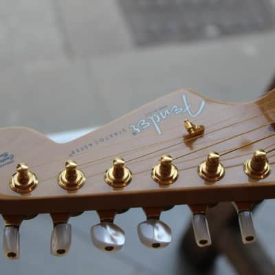 FENDER "60th Anniversary Commemorative Stratocaster" HARDCASE, 3, 44 KG image 4