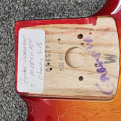 Fender Dimensions 5 bass body - Sunburst image 3