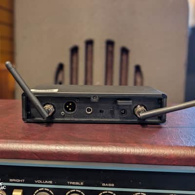 Sennheiser EM-XSW2 and XS Wireless Mic - Used image 4