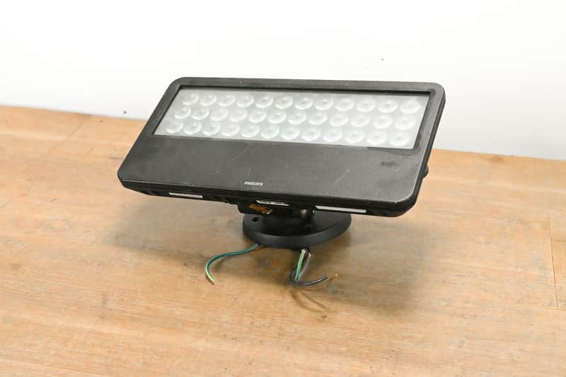 Philips iW Blast Powercore 21° Frosted Lens LED Fixture - Black CG011P8 image 1