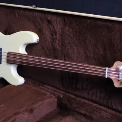 Hot Wire Bass Prezz Fretless 2022 - Nitro image 13