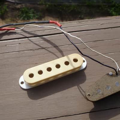 1976 Fender Stratocaster Pickup / Cover image 13