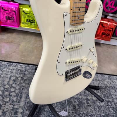 Fender American Special Stratocaster with Maple Fretboard - Olympic White image 8
