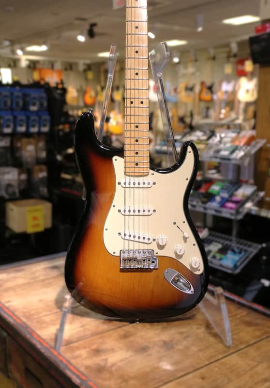 Fender American Special Stratocaster with Maple Fretboard 2010 - 2018 - 2-Color Sunburst image 1
