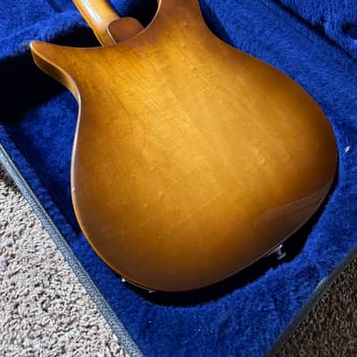 Rickenbacker 1979 320 - Autumnglo image 15