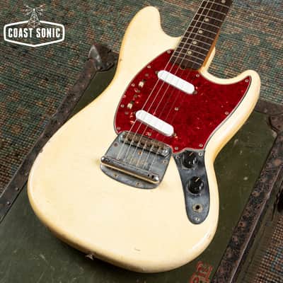 Vintage 1967 Fender Mustang with original case image 7
