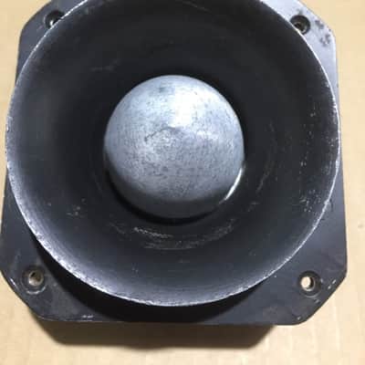 1 haut parleur tweeter 8ohms ( Marque inconnue, il ressemble au JBL