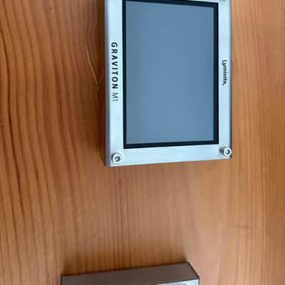 Luminite Graviton M1 with F10W footswitch 2025 - Chrome image 2