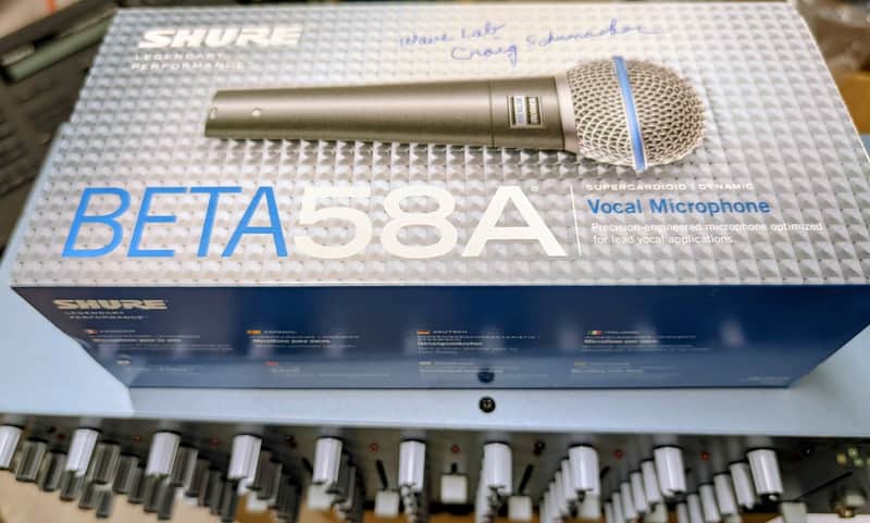 Shure BETA 58A Handheld Supercardioid Dynamic Microphone 1996 - Present - Black image 1