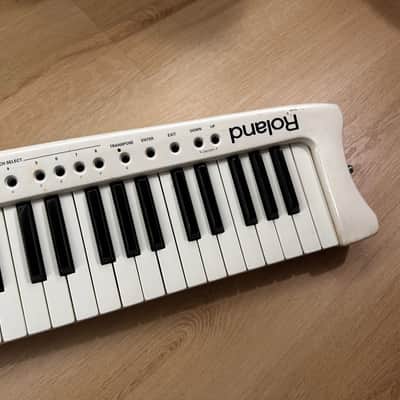 Roland AX-7 45-Key Keytar MIDI Controller 2002 - 2006 - White image 5