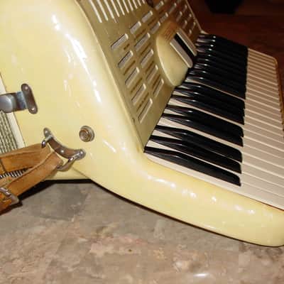Century by Atlas Accordion image 5
