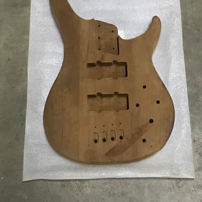 Peavey Cirrus 4 string guitar body image 2