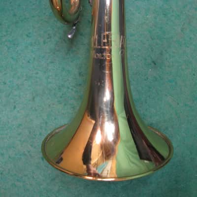 Holton T602 Collegiate Trumpet - Reconditioned - Holton Case & Holton 7C MP image 3