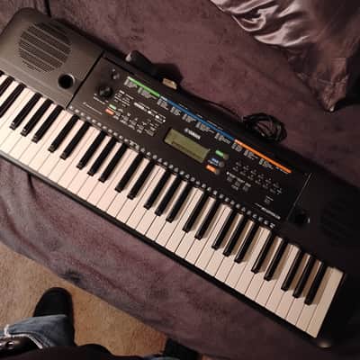 Yamaha PSR-E253 61-Key Portable Keyboard 2010s - Black