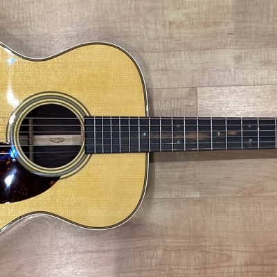 Martin Standard Series OM-28 Acoustic Guitar image 2