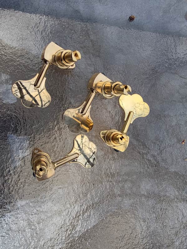 Hipshot Ultralite 3/8 Gold USA Bass Tuners Clover - Gold image 1