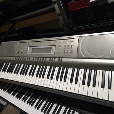 Casio WK-200 76-Key Workstation Keyboard 2000s - Local Pickup Only