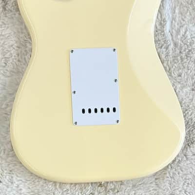 Fender Vintera III Late '60s Stratocaster, Maple Fingerboard, Olympic White image 7