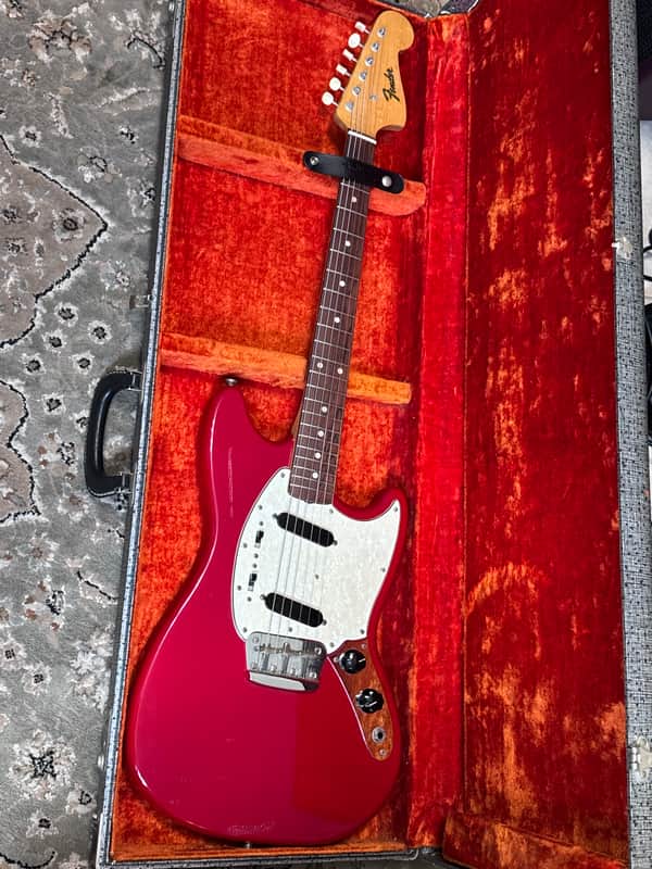 Fender Duo-Sonic with Rosewood Fretboard 1961 - 1964 - Transparent Red - Very Good