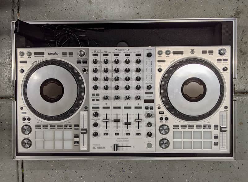 Pioneer DDJ-1000 SRT-W (Limited Edition White) plus an Odyssey