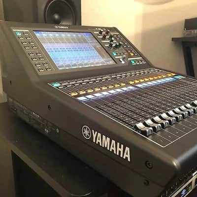 Yamaha QL1 Digital Mixing Console image 3