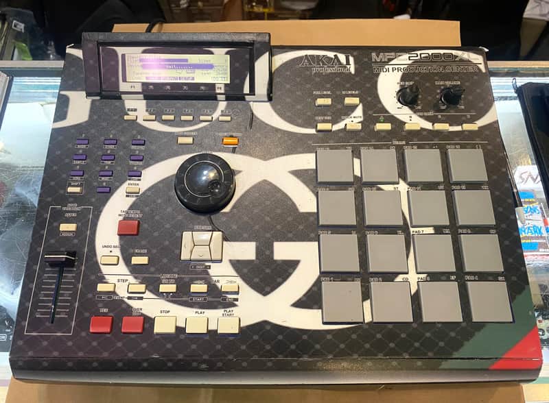 Akai MPC2000XL MIDI Production Center 2006 - 2007 - Blue image 1