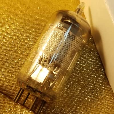 Amperex F Bugle Boy EF86 tNOS AT1000 TESTED Vacuum Tube La Radiotechnique Suresnes Bugle Boy 6267 pentode 1960-1972 image 1