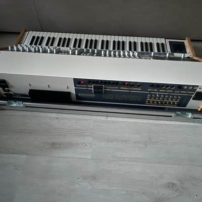 Baloran The River - White, in excellent condition, with flightcase and original manual image 4
