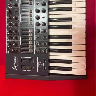 Arturia MiniBrute 25-Key Synthesizer 2012 - 2018 - Black image 1