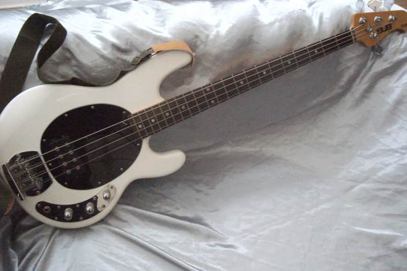 Musicman sub Ray 4 Sterling Arctic White Bass guitar Bild 1