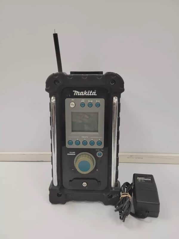 Makita BMR100 Work Radio image 1