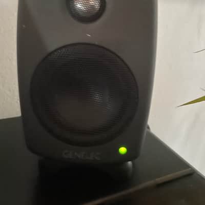 Genelec 6010A 3" Powered Nearfield Studio Monitor (Pair) 2008 - 2013 - Black image 1