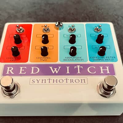 Immagine Red Witch Synthotron 2010s - Graphic - 2