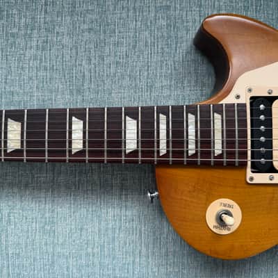 Gibson Les Paul Tribute Custombuckers 50s Wiring Honeyburst Gibson Soft Case Preview Video image 6