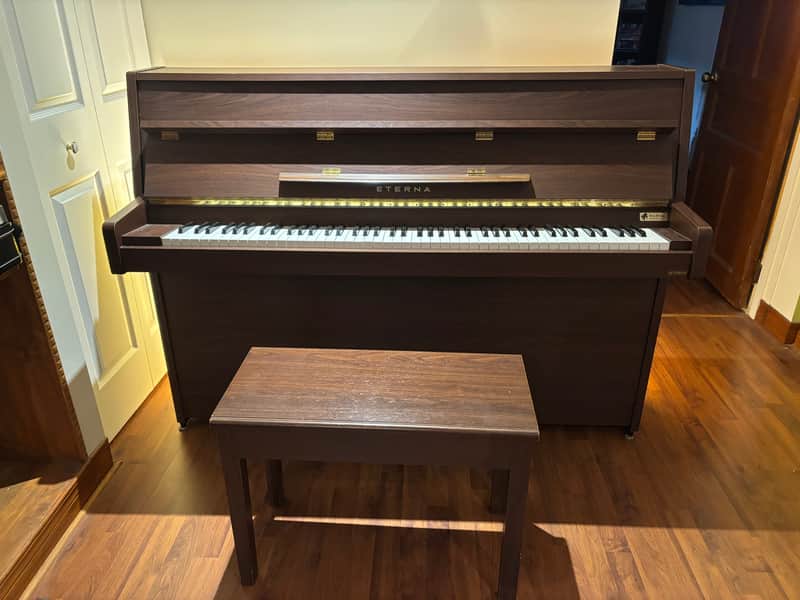 Piano Yamaha Eterna 1993 - Noyer satiné image 1
