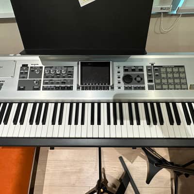Roland Fantom-X8 88-Key Workstation Keyboard 2003 - 2004 - Silver
