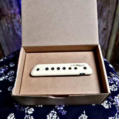 LR Baggs M1 Active Body-Sensitive Magnetic Pickup image 3