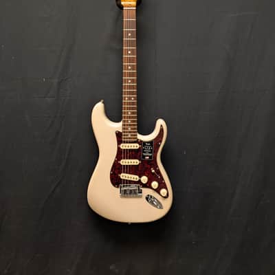 Fender American Ultra Stratocaster 2021 - Arctic Pearl image 2