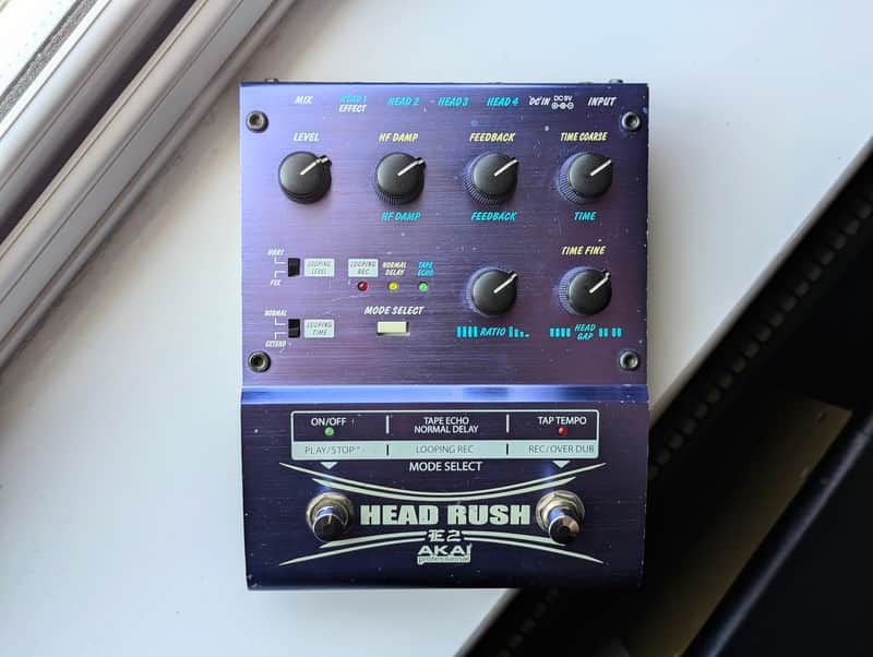 Akai E2 Headrush Delay/Looper