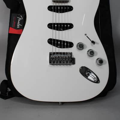 Fender MIJ Aerodyne Special Stratocaster 2022 - 2024 Bright White image 2